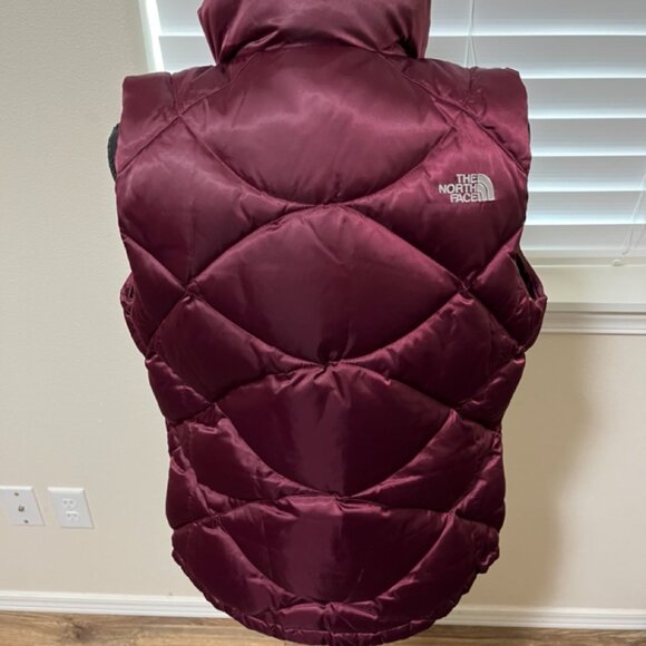 Women's North Face 550 Burgundy Puffer Vest, Size S - Picture 3 of 10